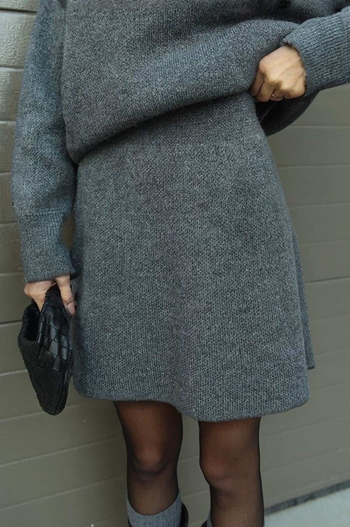 Conjunto de saia e camisola de malha