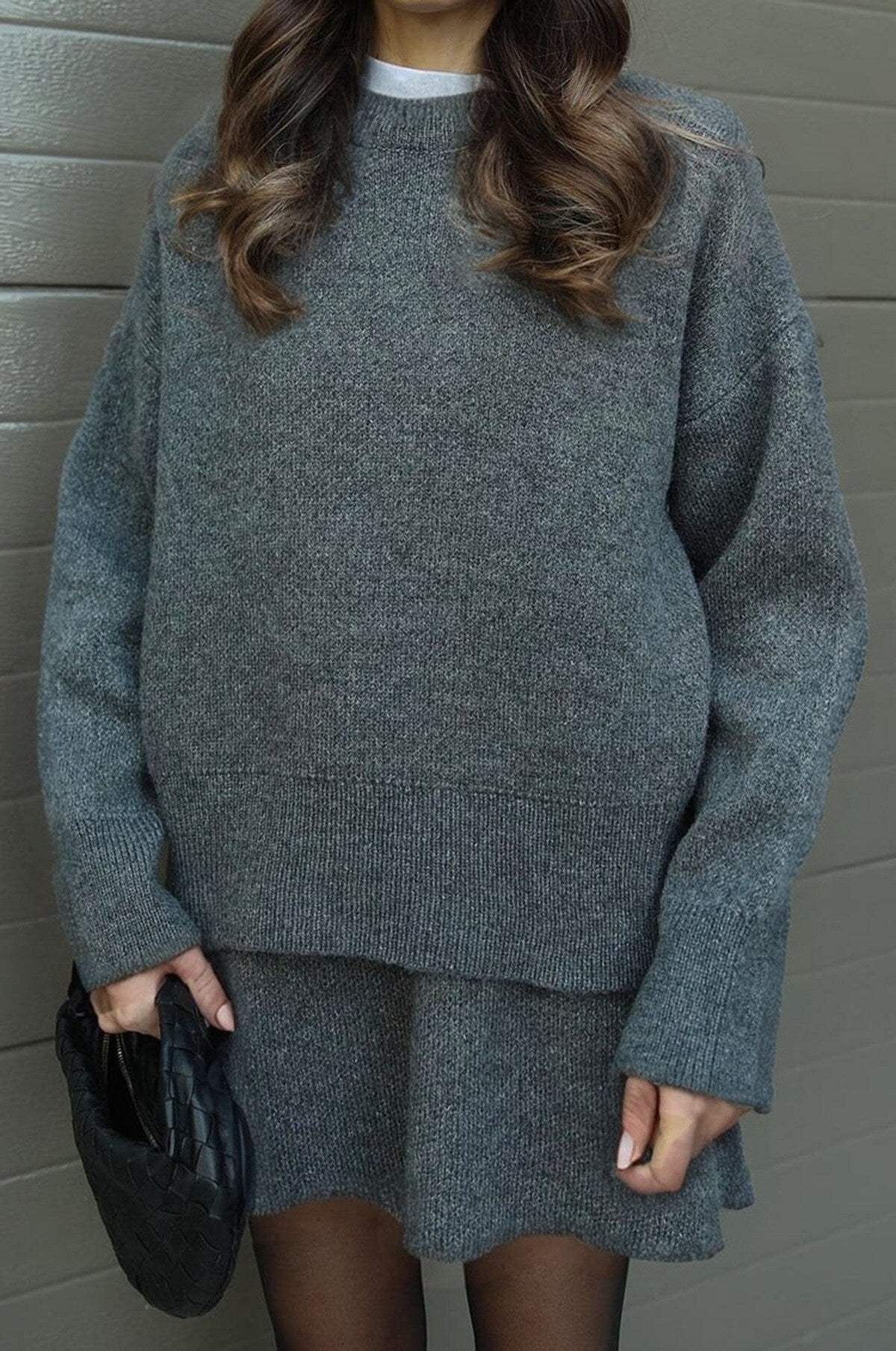 Conjunto de saia e camisola de malha