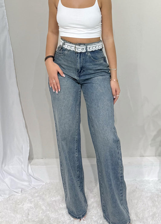 Jeans com cinto de renda