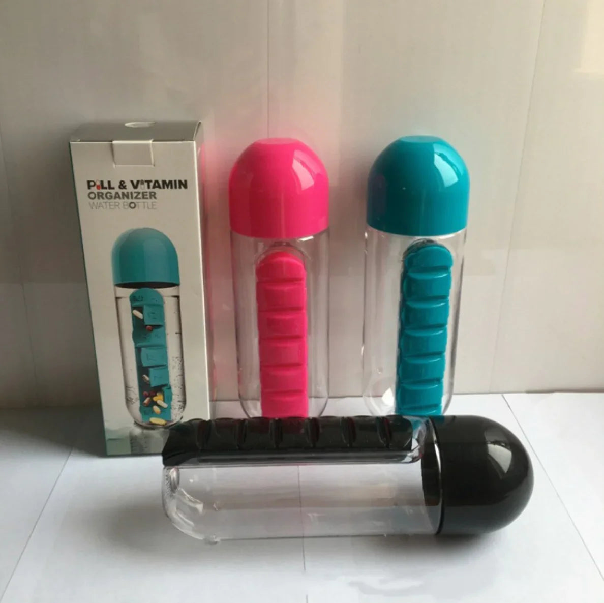 2-in-1 Pill Organizer Water Bottle – 600ml Travel Medicine & Supplement Cup